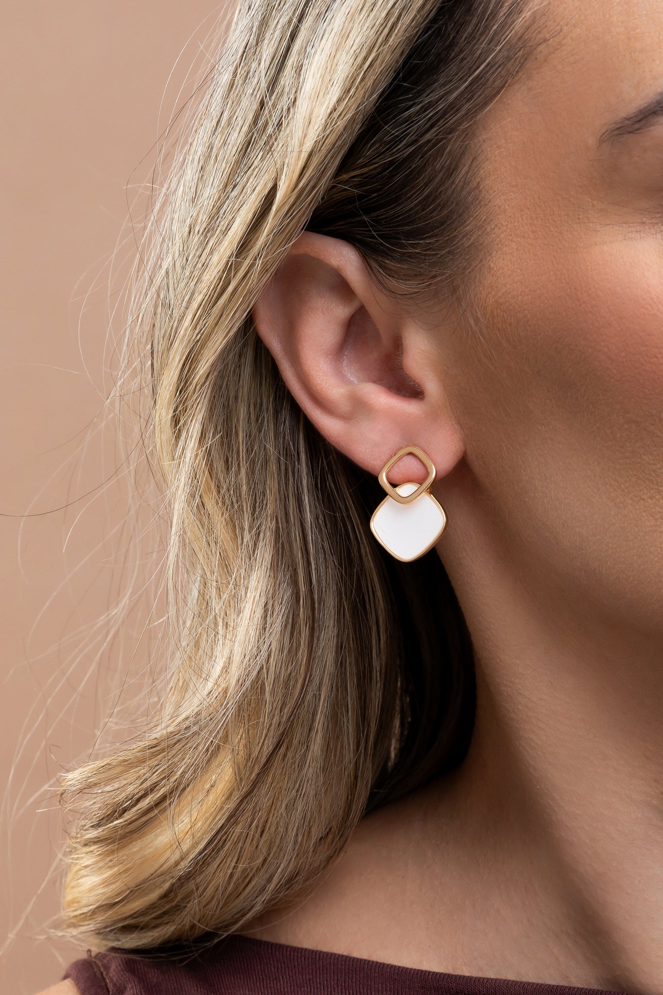 BRINCO RESINA BRANCA