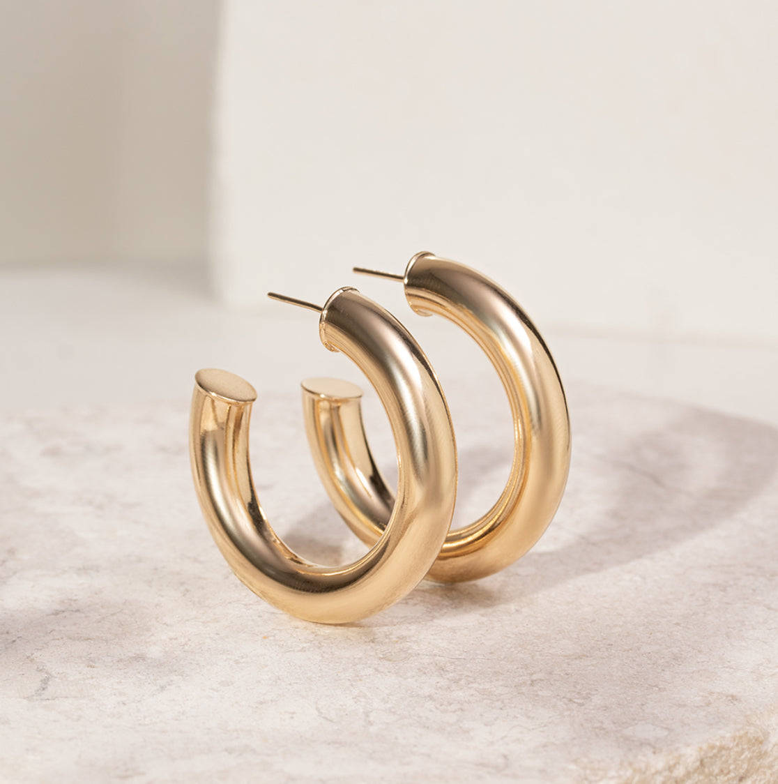 Brinco Argola Tubular 7mm de Largura - 38mm de Extensão - Banho de Ouro 18K