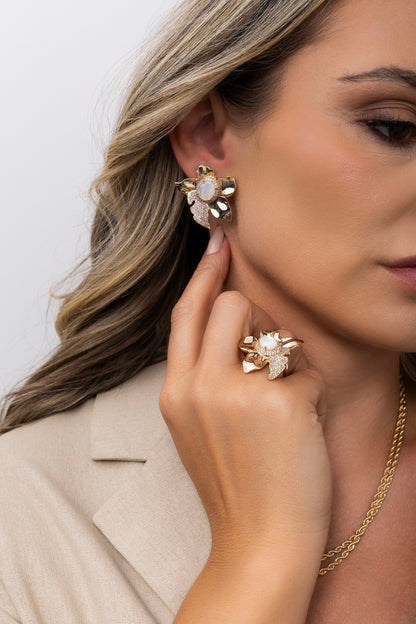 Conjunto Anel e Brinco Flor Zircônia Madrepérola Banho Ouro 18k
