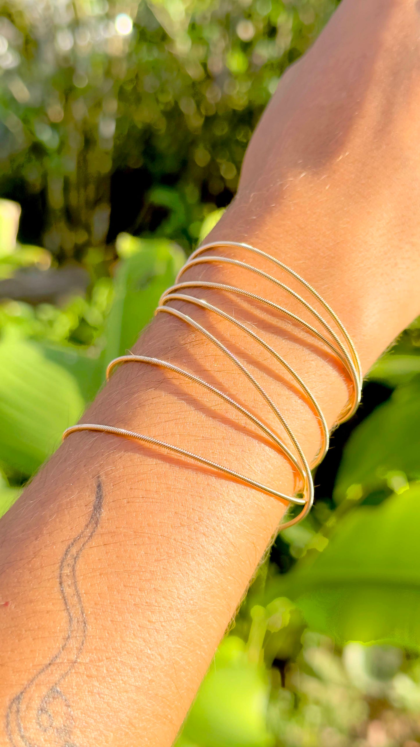 Pulseira Corda de Violão Lisa Banho de Ouro 18K