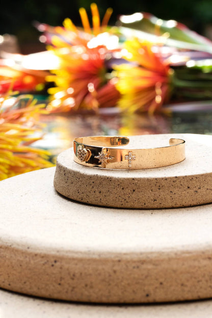 Pulseira Bracelete Zircônia Branca Símbolos Banho de Ouro 18K