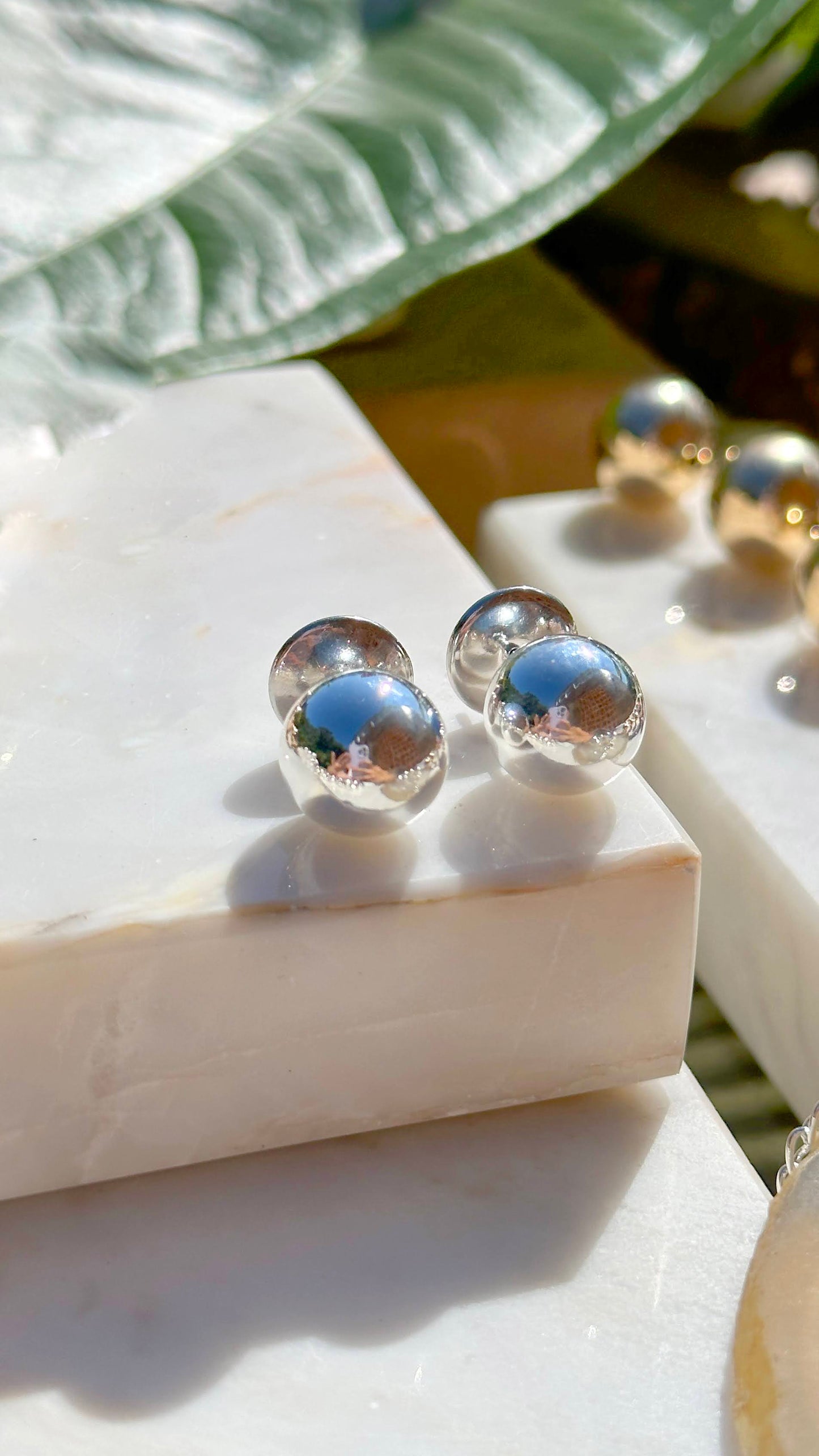 Brinco Folheado Liso Bola 12mm