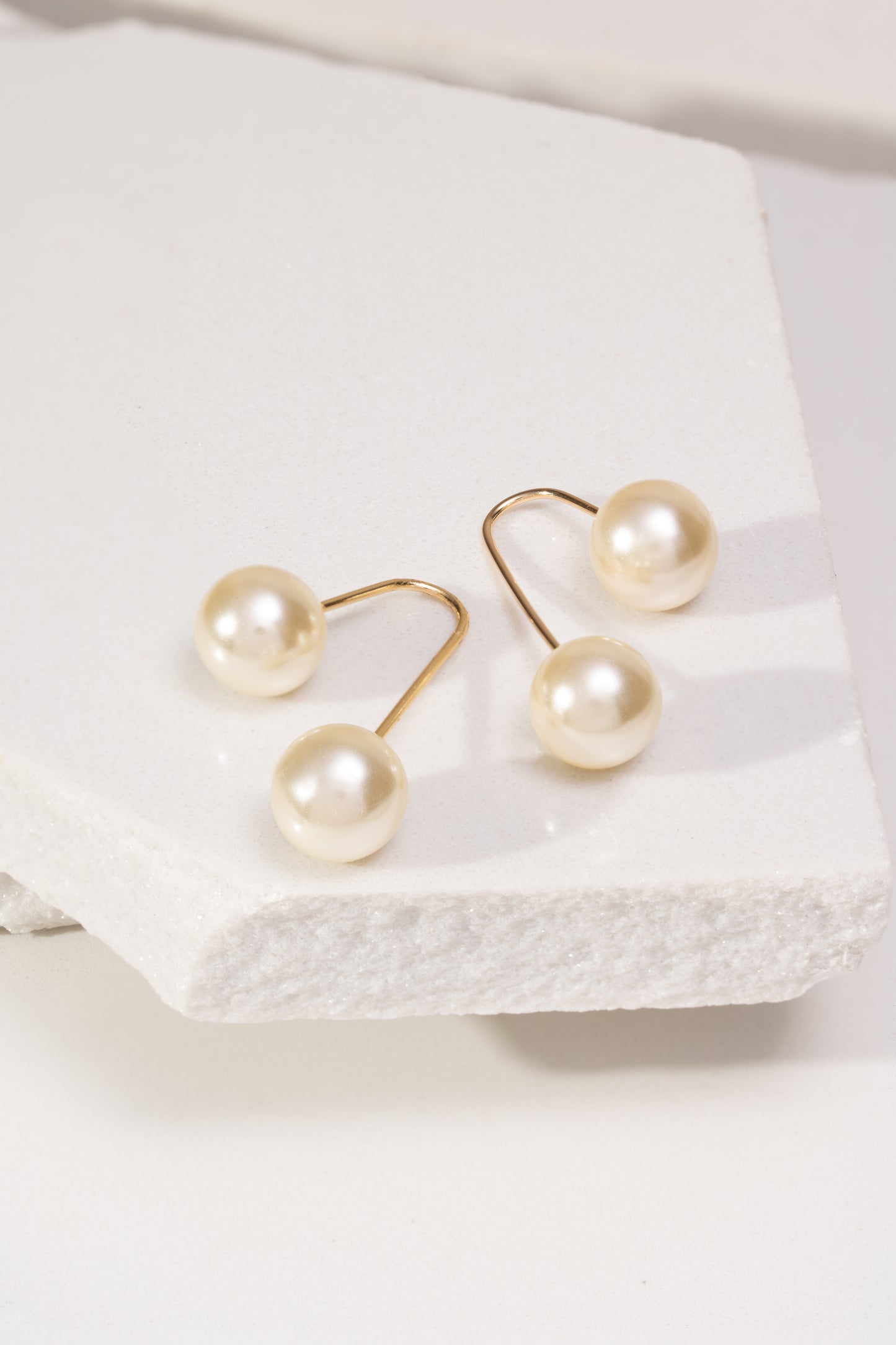 Brinco Ear Jacket Pérola Coreana Tarraxa de Rosquear Banho de Ouro 18K
