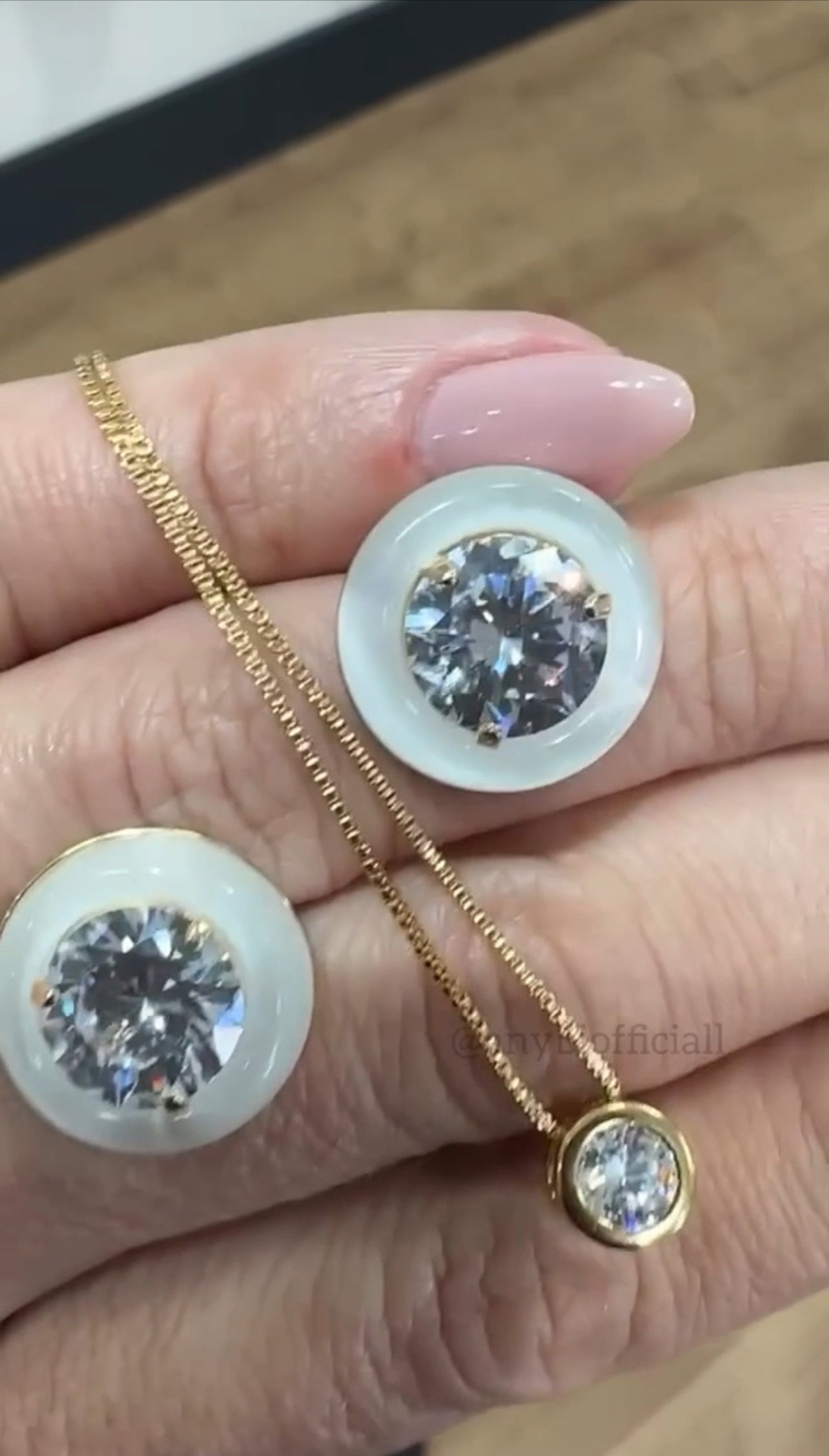 BRINCO ZIRCONIA E RESINA