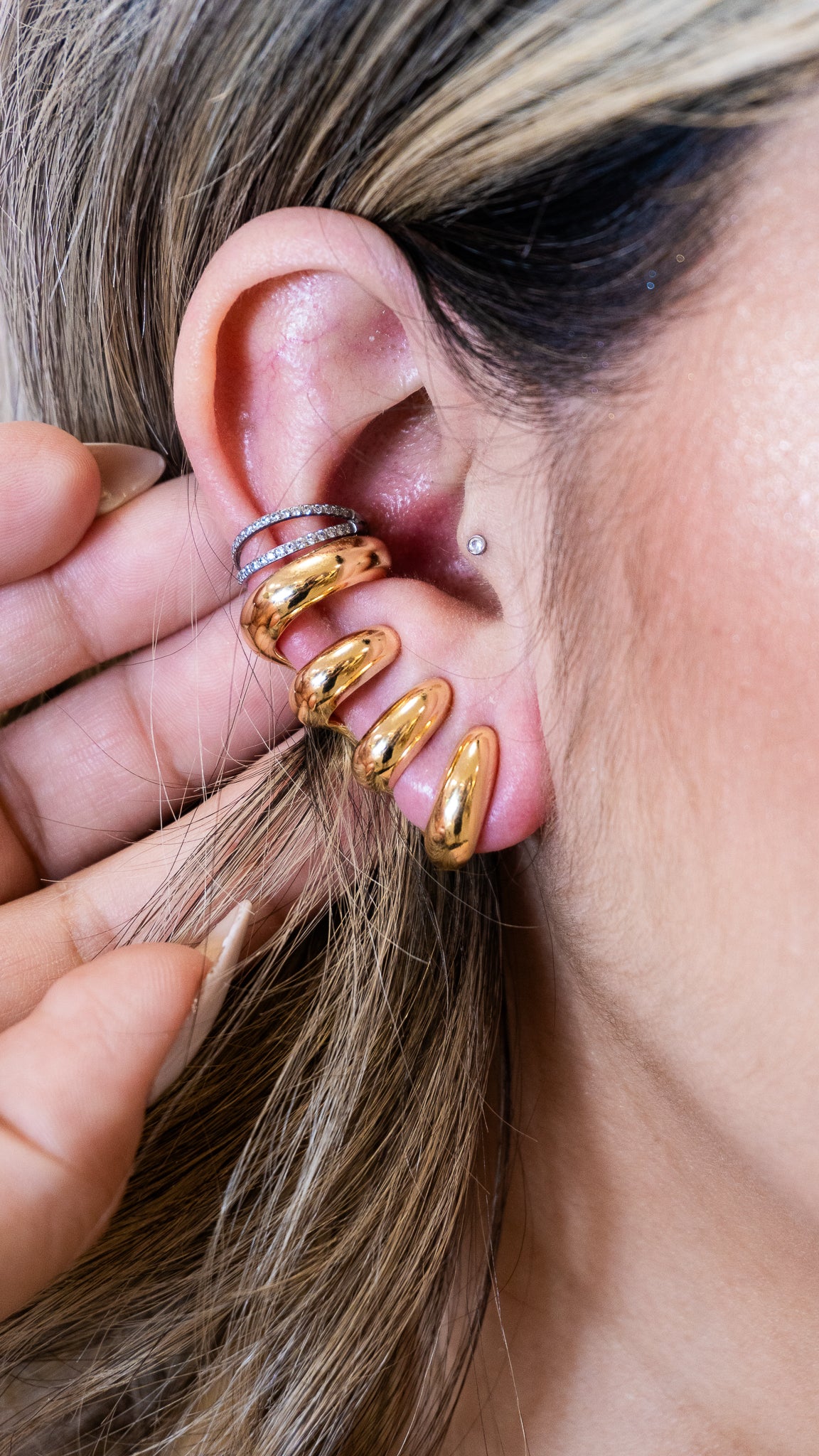 Brinco Ear Cuff Liso Garras Banho Ouro 18K