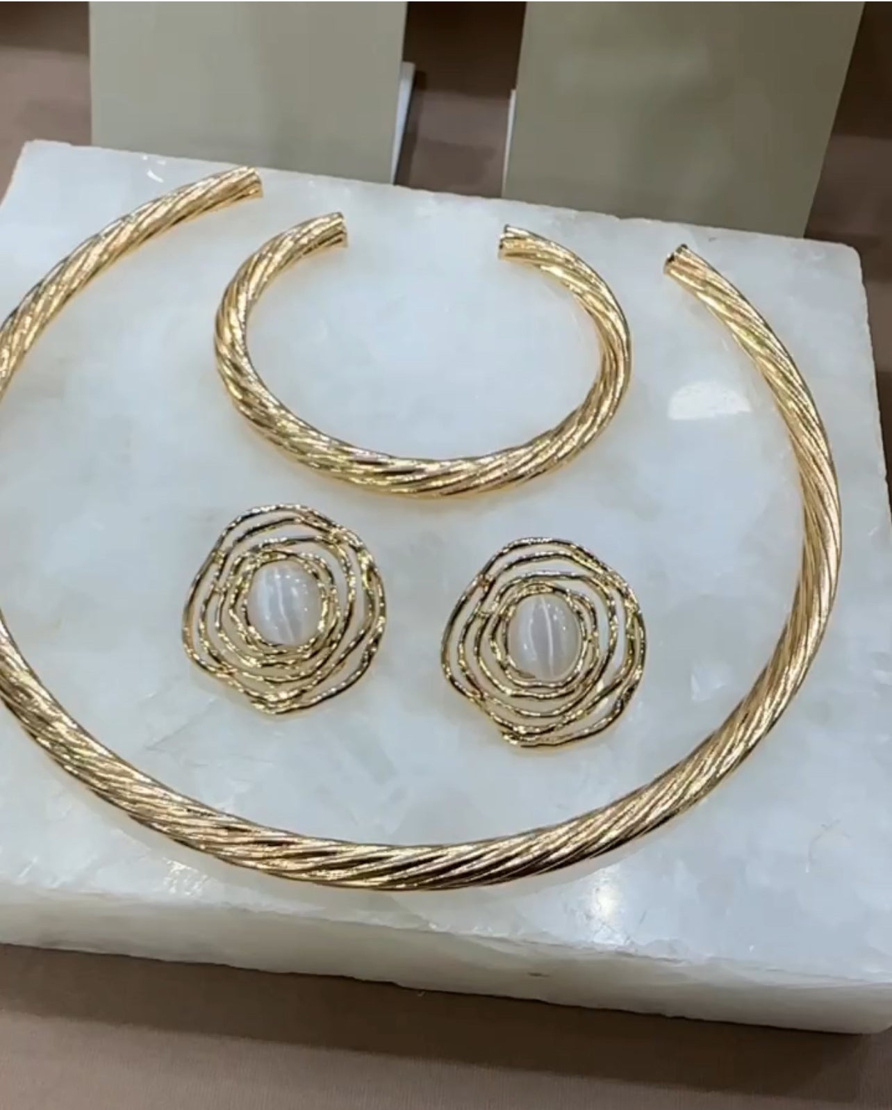 BRINCO REDONDO OLHO DE
GATO