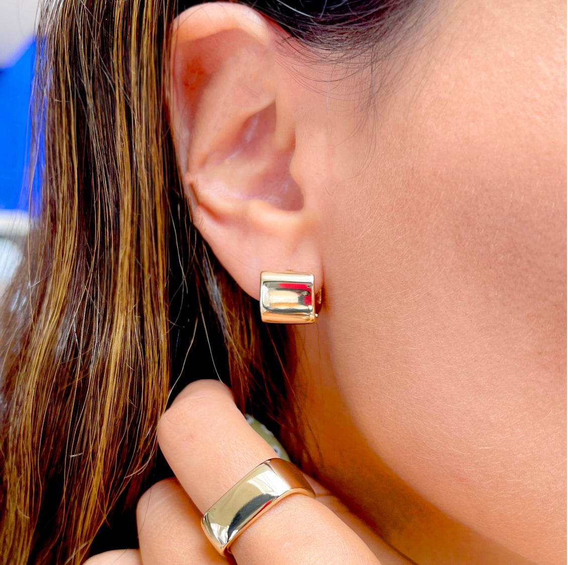 Brinco Quadrado Liso Banho de Ouro 18K