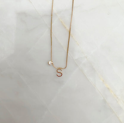 Colar Zircônia Branca Mini Letra S Banho a Ouro 18K
