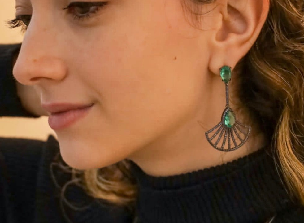 Brinco Festa Zircônia Verde e Mini Zircônias Azuis