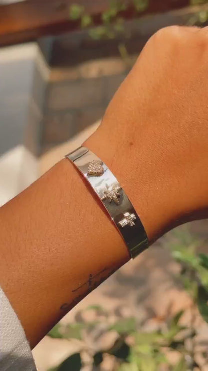 Pulseira Bracelete Zircônia Branca Símbolos Banho de Ouro 18K